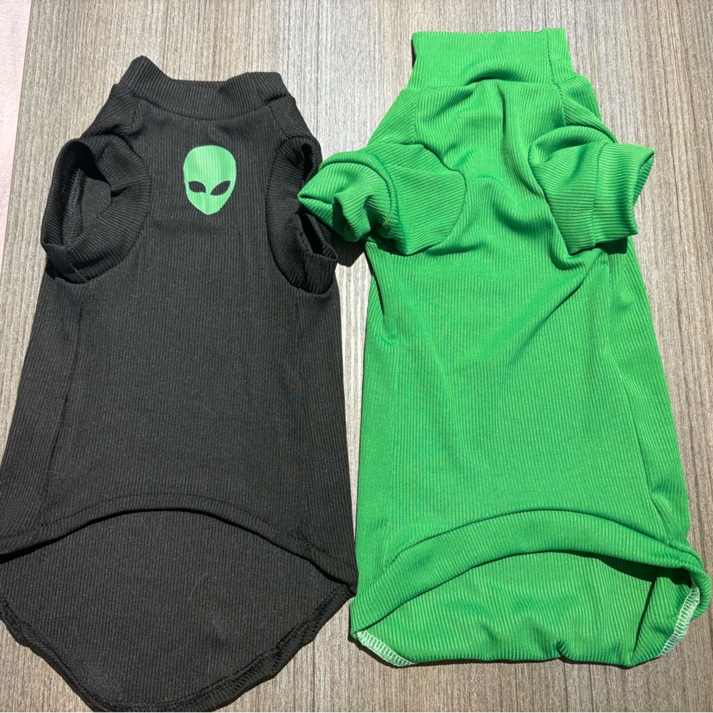 Stylish Black Green Dog/Cat Shirts/Clothing with Alien Design S to M Size Pets